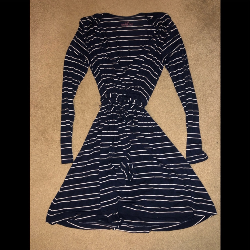 Navy & white vineyard vines stretch / tie at waist beautiful dress